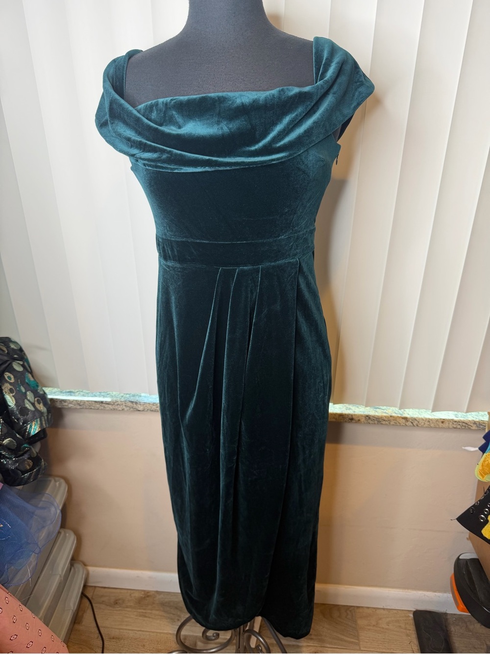 "I'm Enchanted" Emerald Green Velvet Off-the-Shoulder Maxi Dress Size Medium